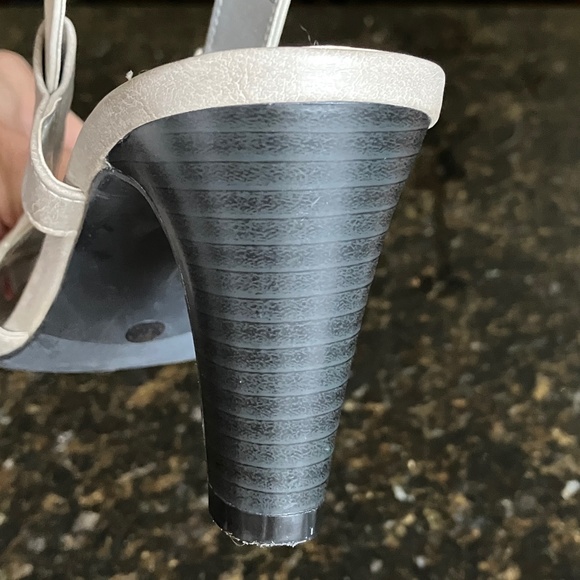 Slingback Heels Pumps Cream Size 7.5 - Picture 12 of 17